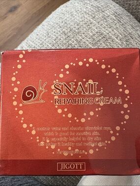 Jigott Snail Repairing Moisturizer — Hydrating Repair Cream